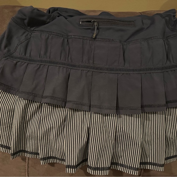 Lululemon Vintage Pace Setter Skirt. Size 6 So cute! - Picture 2 of 2